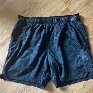 Under Armour Black Men's Shorts size large
